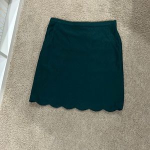 Scalloped edge teal skirt. Size Medium. NWT